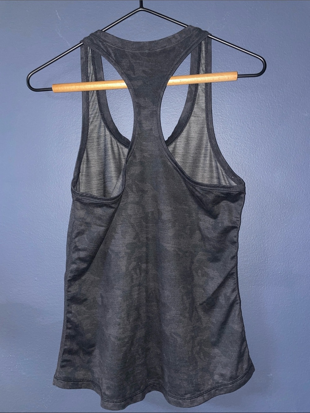 Vuori Lux Performance Racerback Tank, Slim Fit, Black Camo, Excellent Condition - Picture 4 of 7
